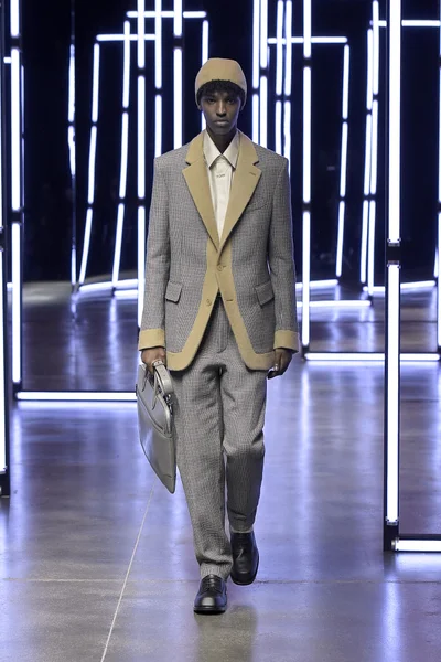 Look 7